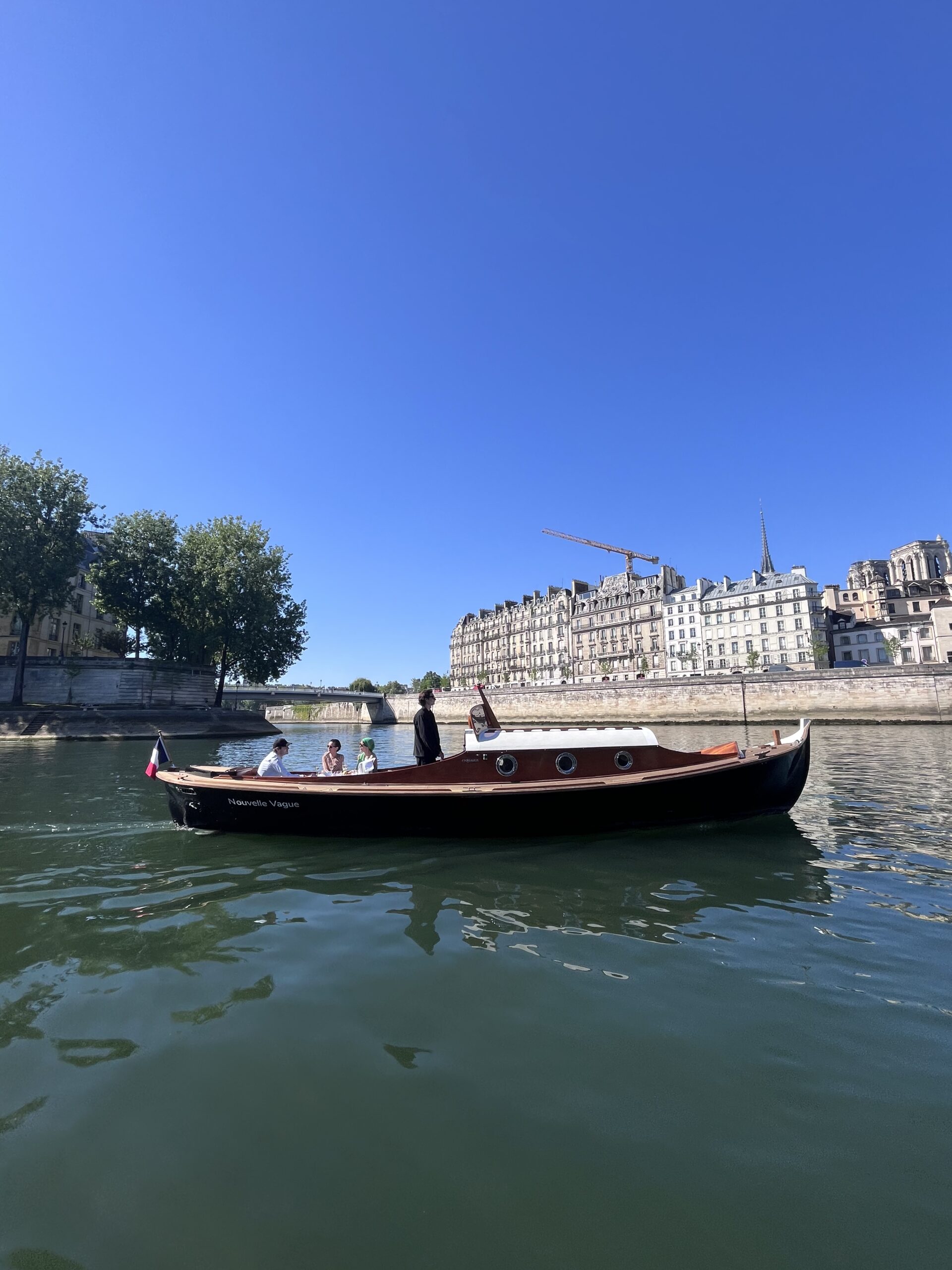 Nouvelle Vague : la première pinasse sur la Seine